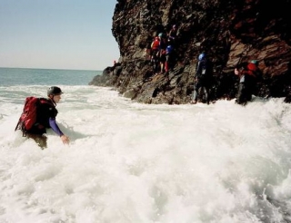  Jugando en las olas